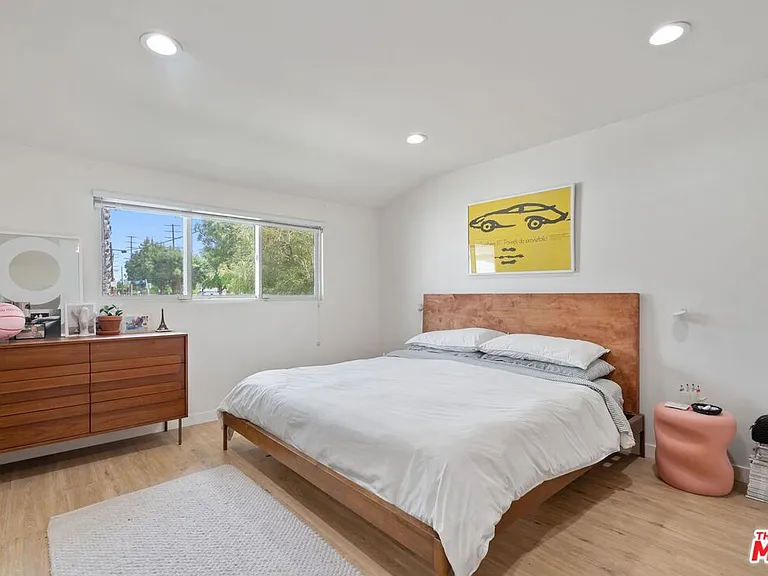 5211 Allott Ave — Photo 10