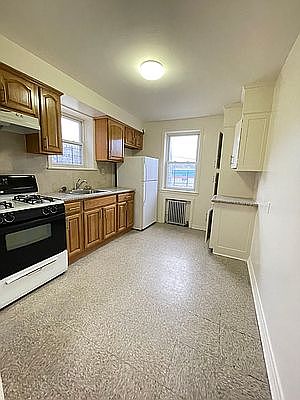 3rd image of 166 Vanderbilt Ave APT 1B