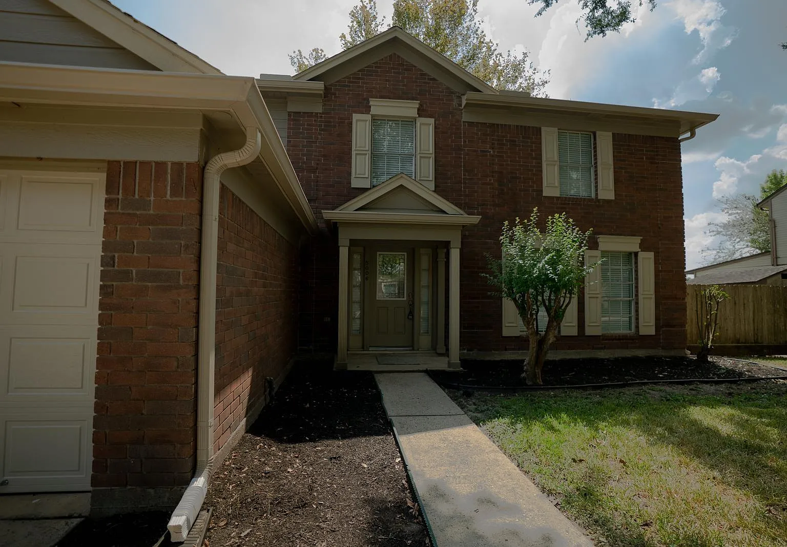 4 bed, 2.5 bath, 2256 sqft, $2,650 — Photo 4