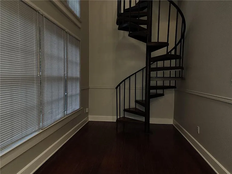 110 S Dearborn St #3 — Photo 33