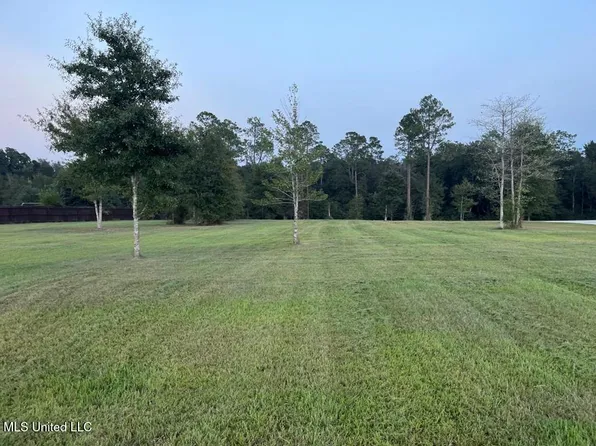 20 E Pointe Dr #20, Picayune, MS 39466