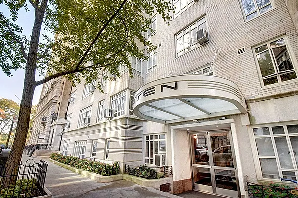 Rented by Urbane Brokerage | media 53