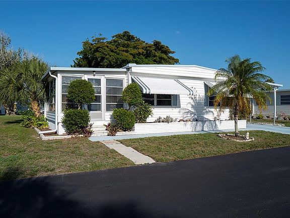 3rd image of 574 Longwood Dr