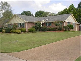 1st image of 102 N Rosebud Ln