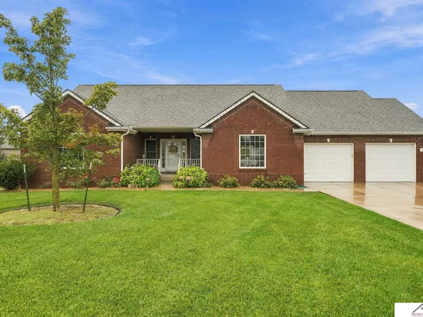 805 Fairway Ct, Crete, NE 68333