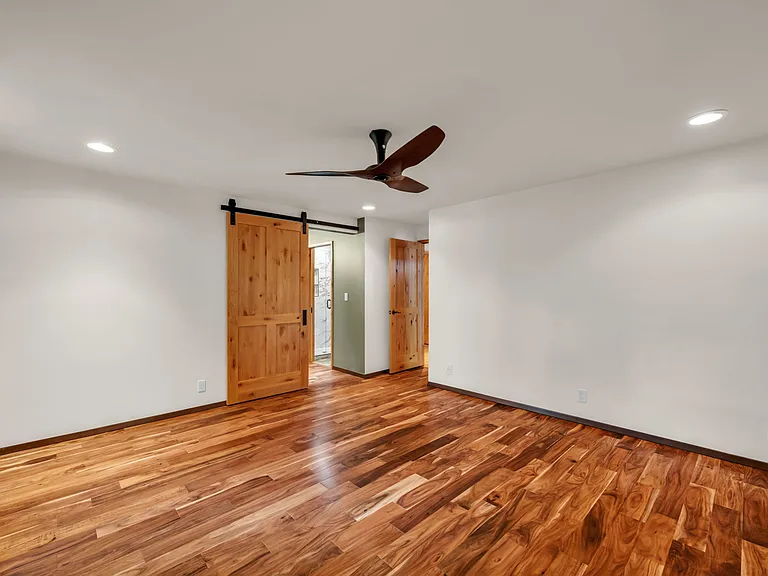 6671 E Mercer Way — Photo 12