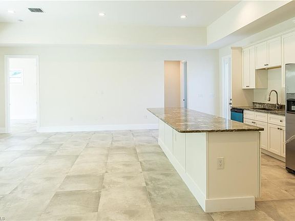 4th image of 3938 Oasis Blvd