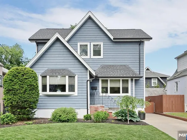 94 Smith Ave, Bergenfield, NJ 07621