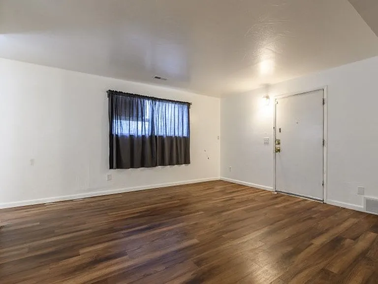 2523 S Lakecrest Dr — Photo 7