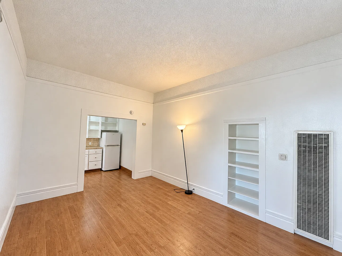 College Avenue 236 (2u) - B — Photo 3