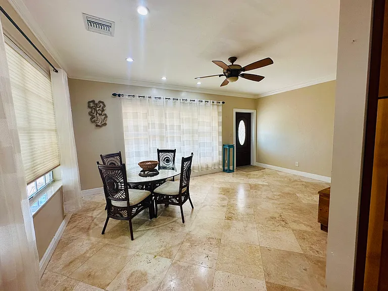 1415 Flagler Ave — Photo 2