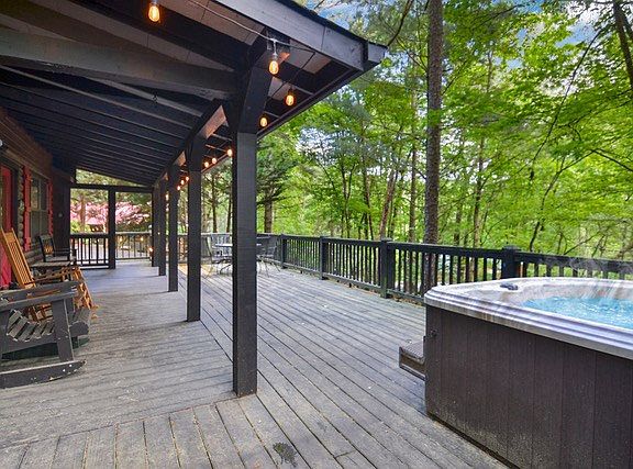 3rd image of 20 River Rock Rd