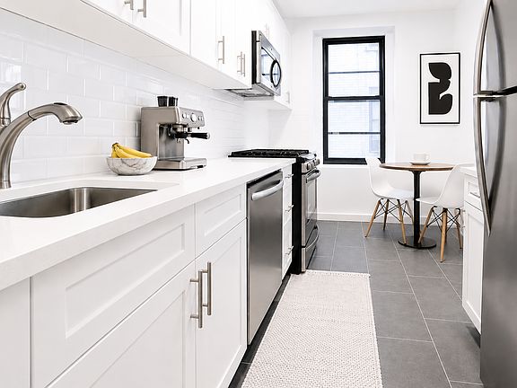 3rd image of 550 Riverside Dr APT 8