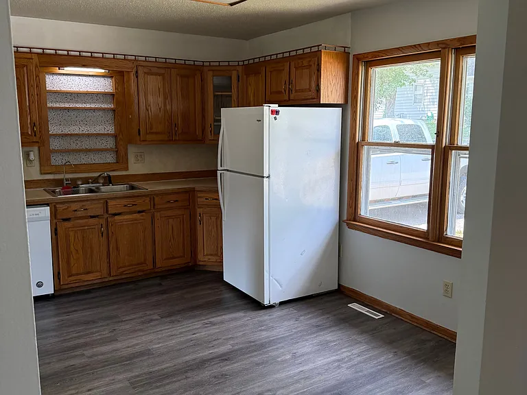 503 E Oliver St — Photo 9