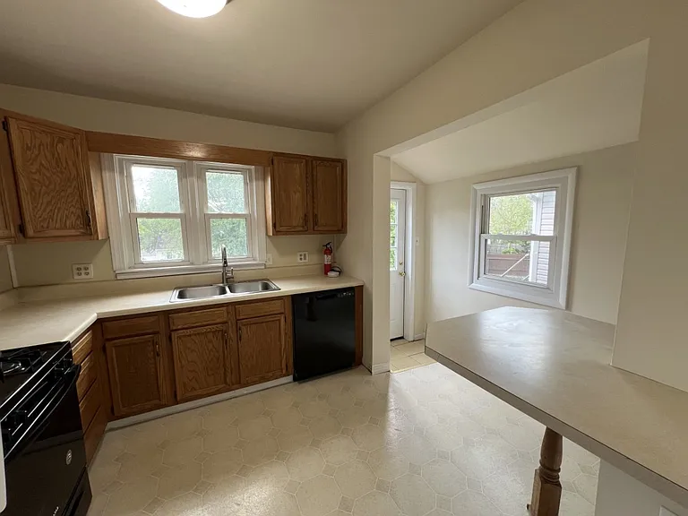 1088 South St — Photo 5