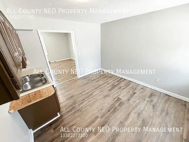 9584 Greenmeadow Rd #C — Photo 7