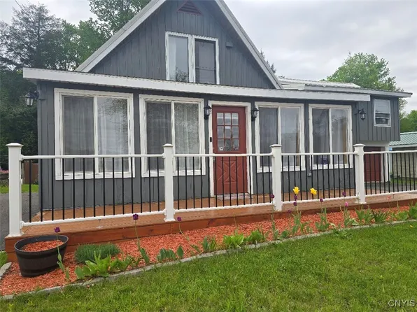 1378 County Route 17, Bernhards Bay, NY 13028