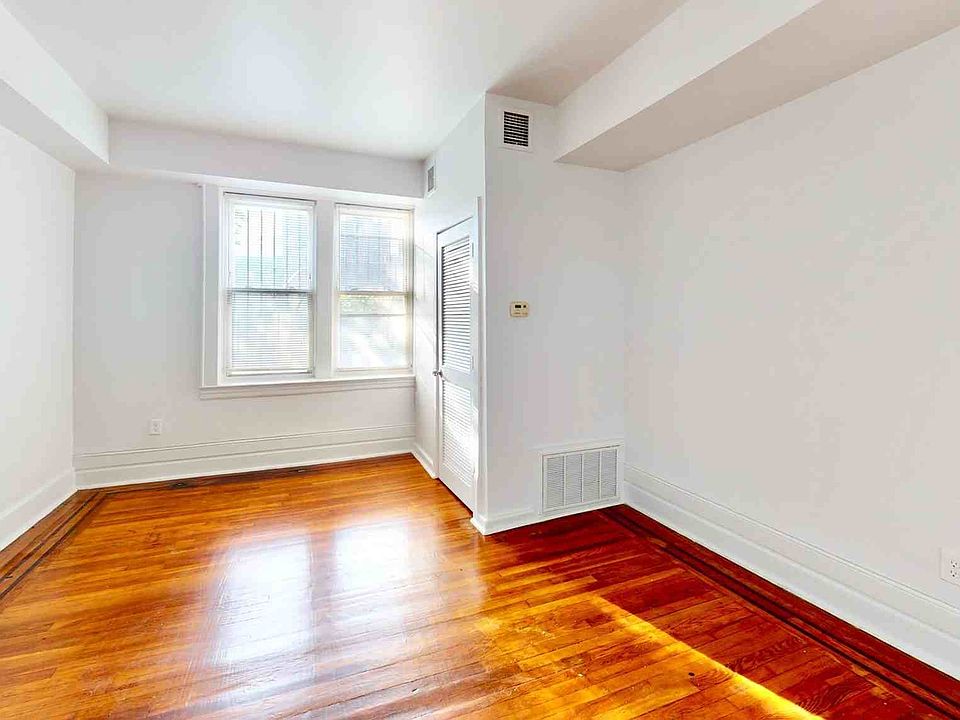 2nd image of 17A Webster Pl #104
