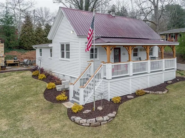 275 Stripling St, Ball Ground, GA 30107