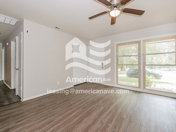 580753_003_wm_-_living_room_13004150.jpg