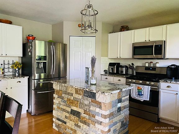 2nd image of 1289 Meadowbrook Blvd