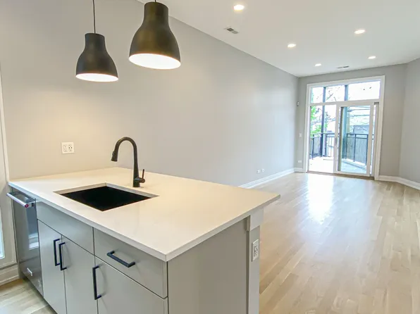 1060 W Cornelia Ave APT 2, Chicago, IL 60657