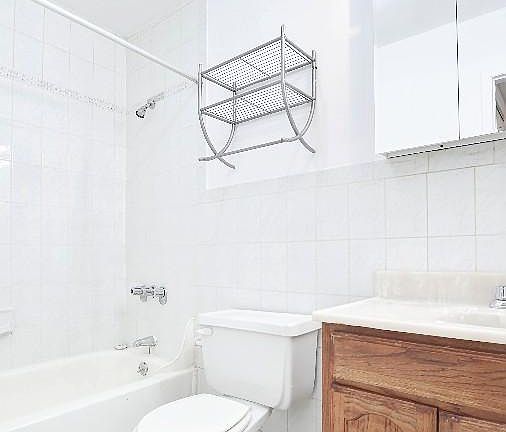 5th image of 1597 York Ave APT 4