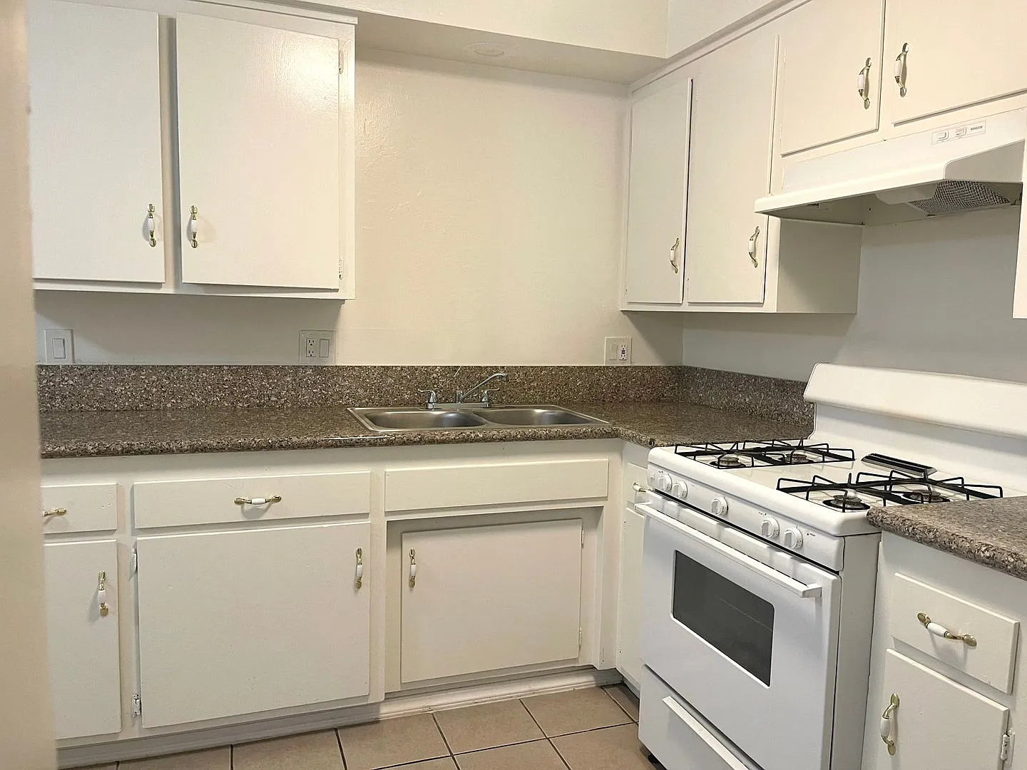 3600 N. Chester Ave. — Photo 4