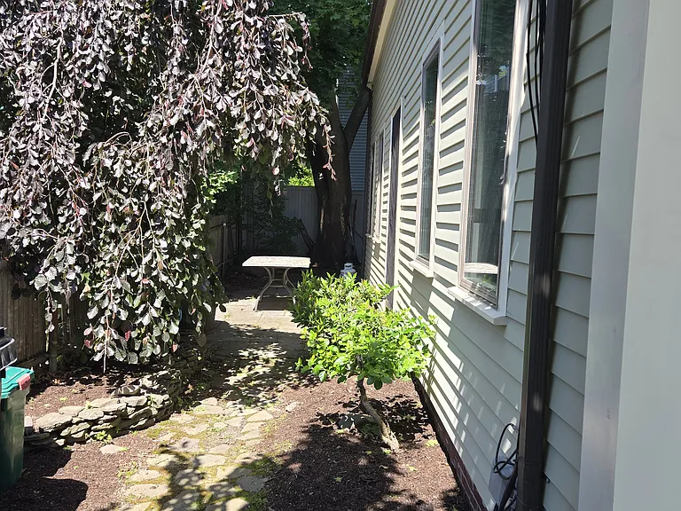 7 Cottage St — Photo 3