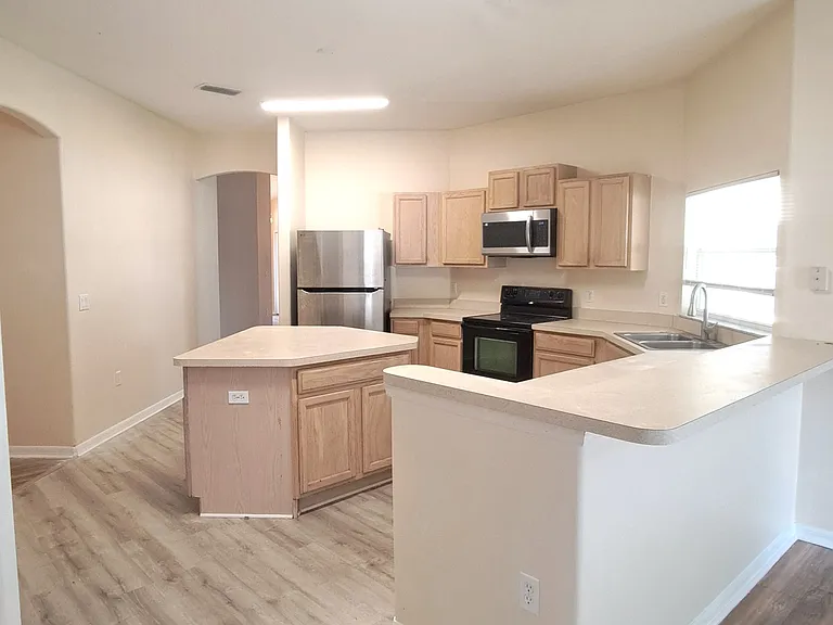 41 Rickenbacker Dr — Photo 13