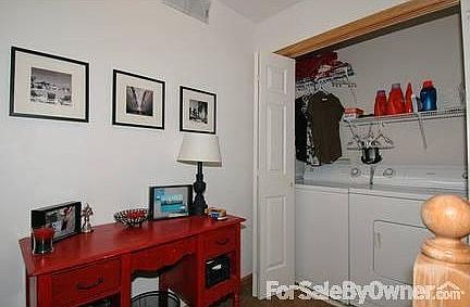 Upstairs Landing
						:
						Washer and Dryer Stay!