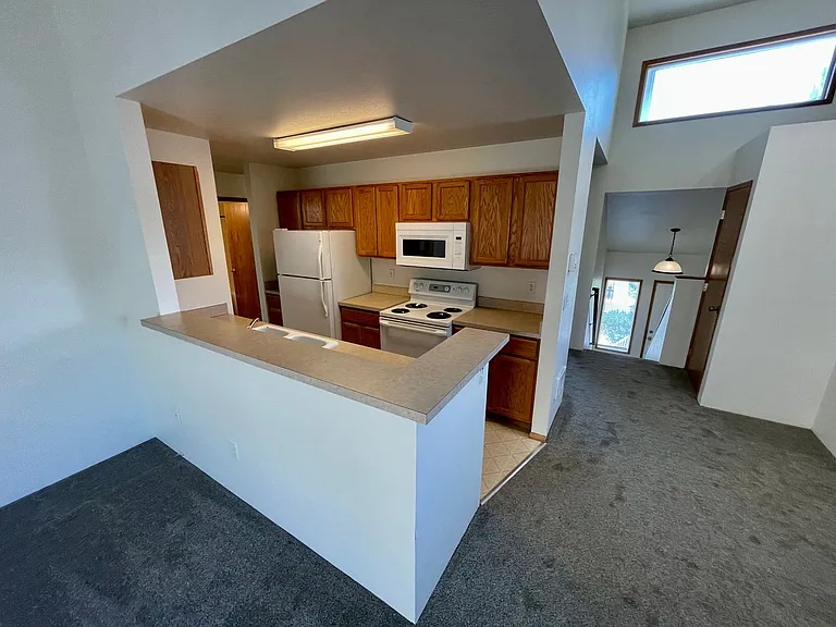 5631 N Hills Dr — Photo 9