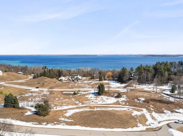 13 S Rolling Hills Dr, Traverse City, MI 49684