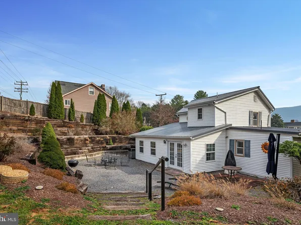 516 N Main St, Edinburg, VA 22824