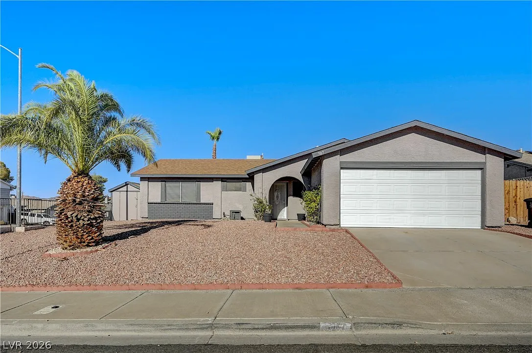 3 bed, 2.0 bath, 1340 sqft, $2,495 — Photo 2