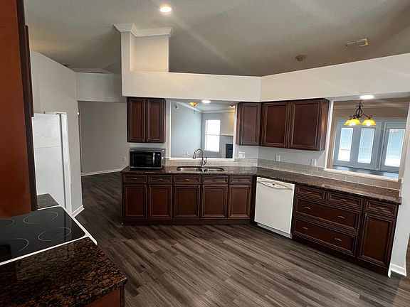 2nd image of 8121 Fieldside Dr W