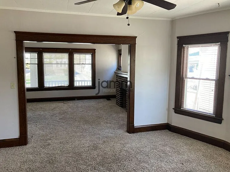 1285 W 105th St #1285 W 105TH ST LOWE — Photo 10
