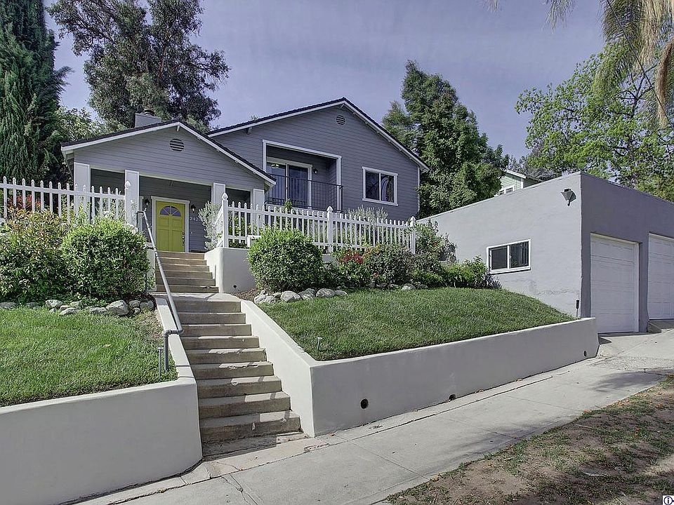 1st image of 2426 Merton Ave