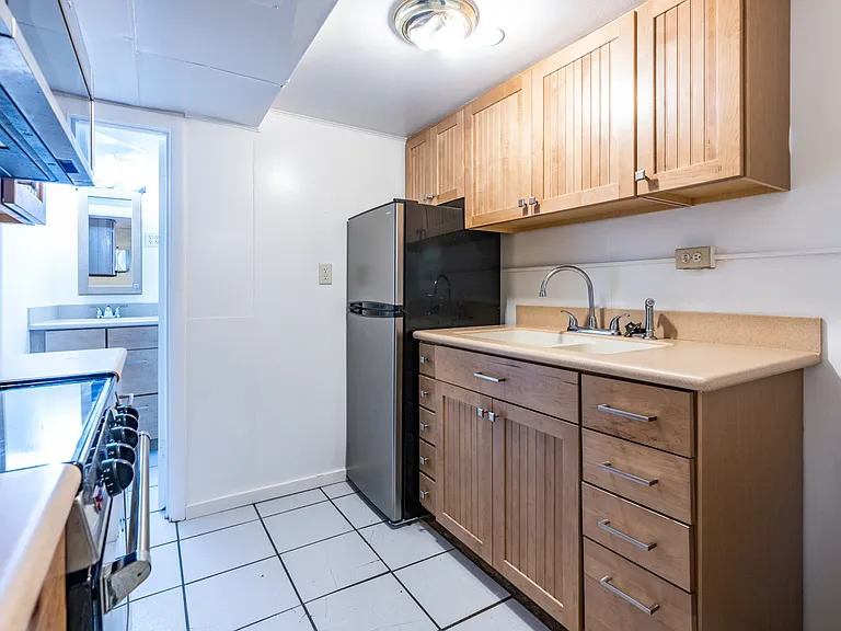 1221 Main St — Photo 15