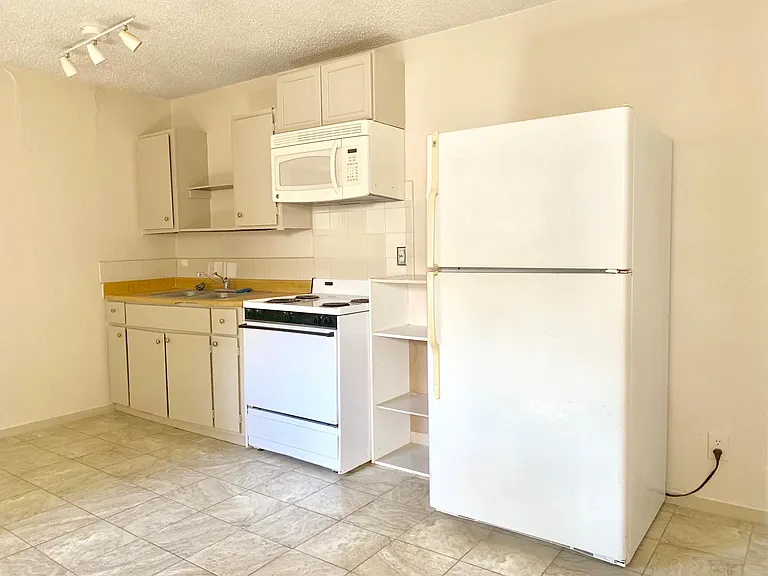 607 Barbe St #4 — Photo 5