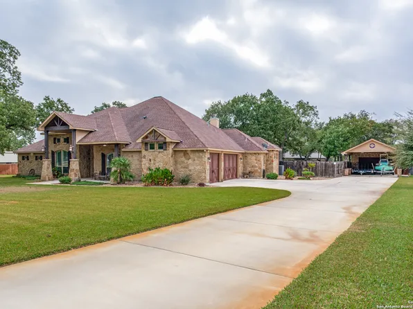 109 Bobcat Bend, La Vernia, TX 78121