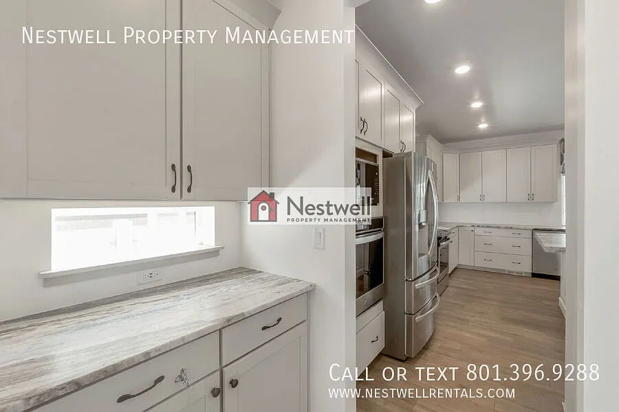 5-bed Spectacular Home in Saratoga Springs! — Photo 4