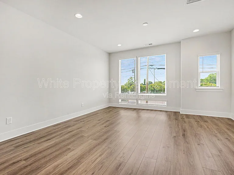 2146 N Graham St — Photo 5