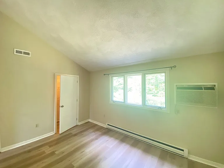 18 Profile Cir — Photo 17