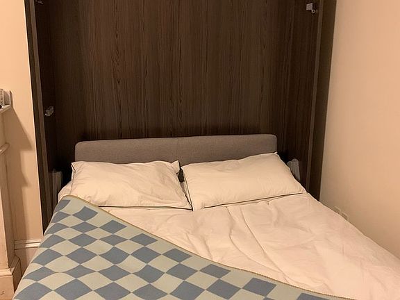 4th image of 105 Pinckney St #2