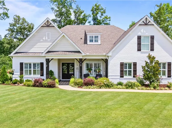 807 Lily Ct, Opelika, AL 36801