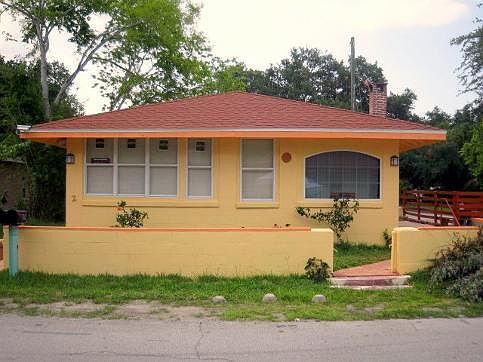 1st image of 702 Park Dr #1