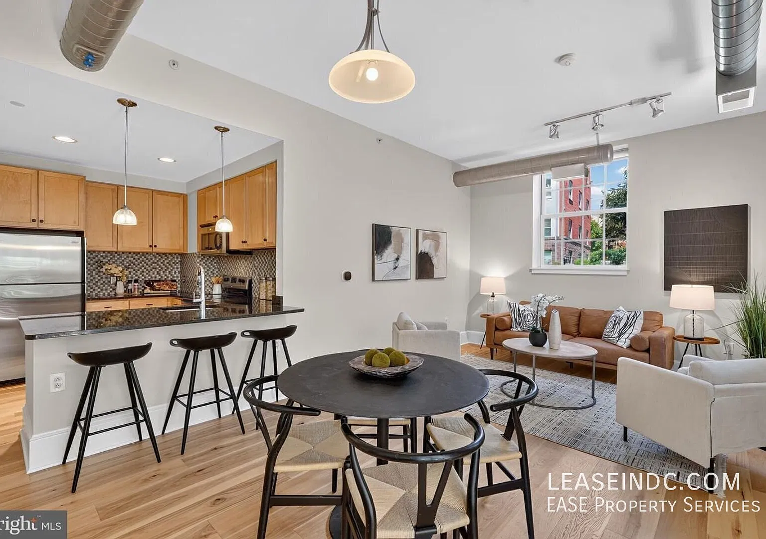 2 bed, 976 sqft, $3,200 — Photo 2