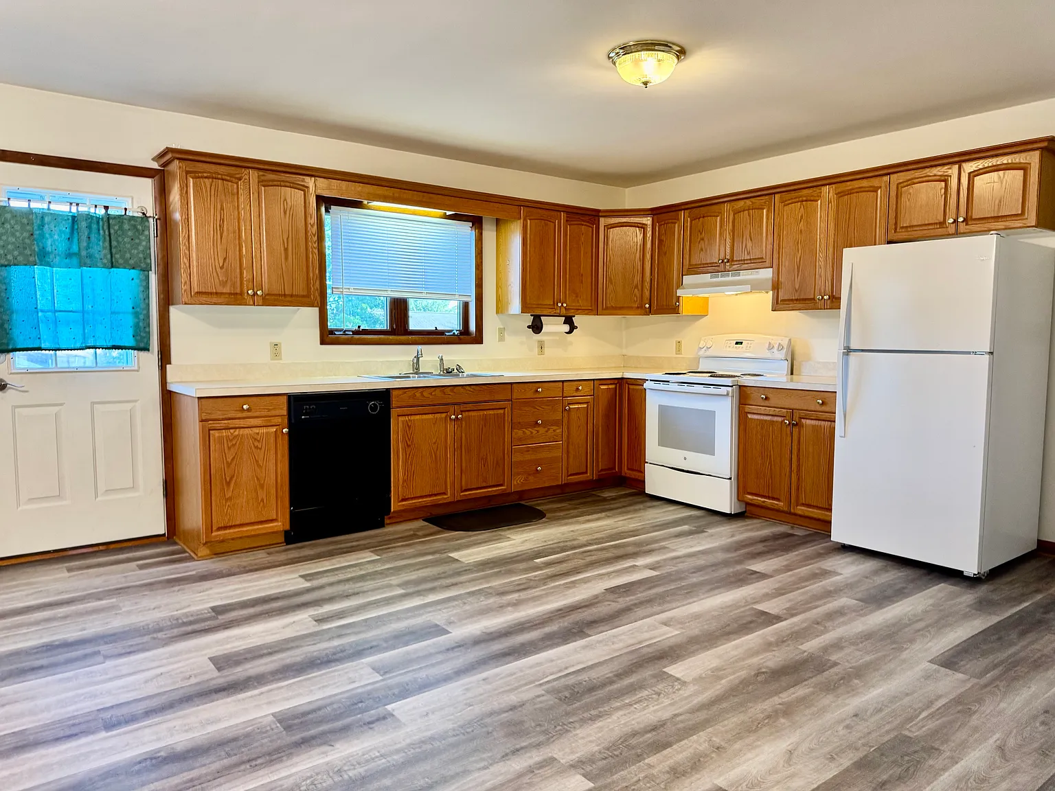 3 bed, 1490 sqft, $1,995 — Photo 3