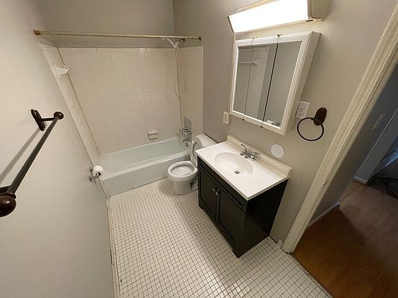 5th image of 1970 Goldsmith Ln APT 7